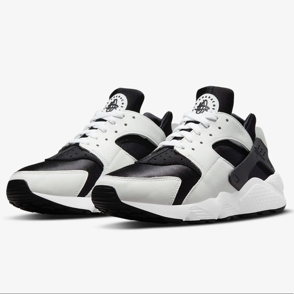 NIKE💥NIKE AIR HUARACHE BLACK AND WHITE💥